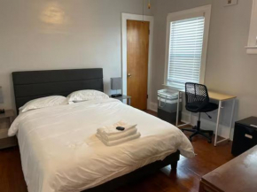 Comfy First Floor Bedroom near Cleveland Clinic Fairview